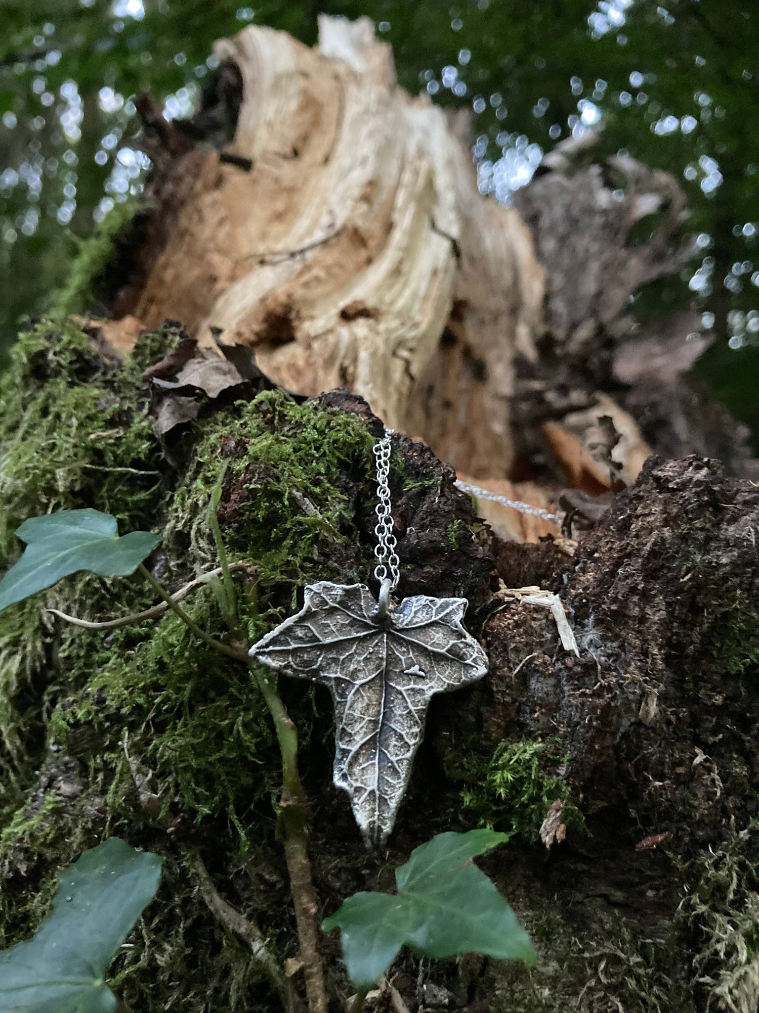 Silver ivy 2025 leaf necklace